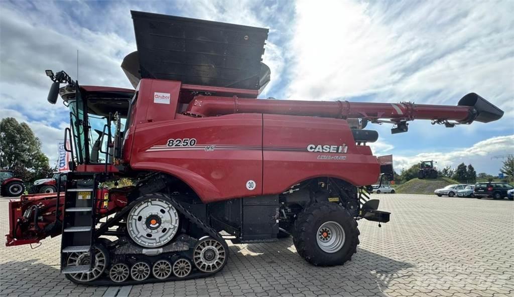 Case IH AF 8250 Зерноуборочные комбайны