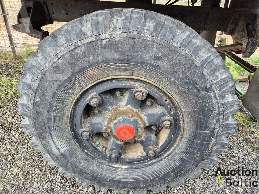 MAZ 8926 Тентованные полуприцепы