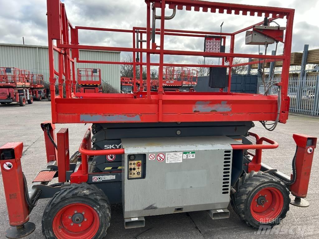 SkyJack SJ 6832 Ножничные подъемники
