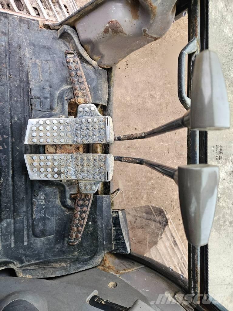 Hitachi ZX 200 LC Гусеничные экскаваторы