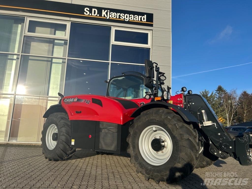 Case IH 742 Телескопические погрузчики