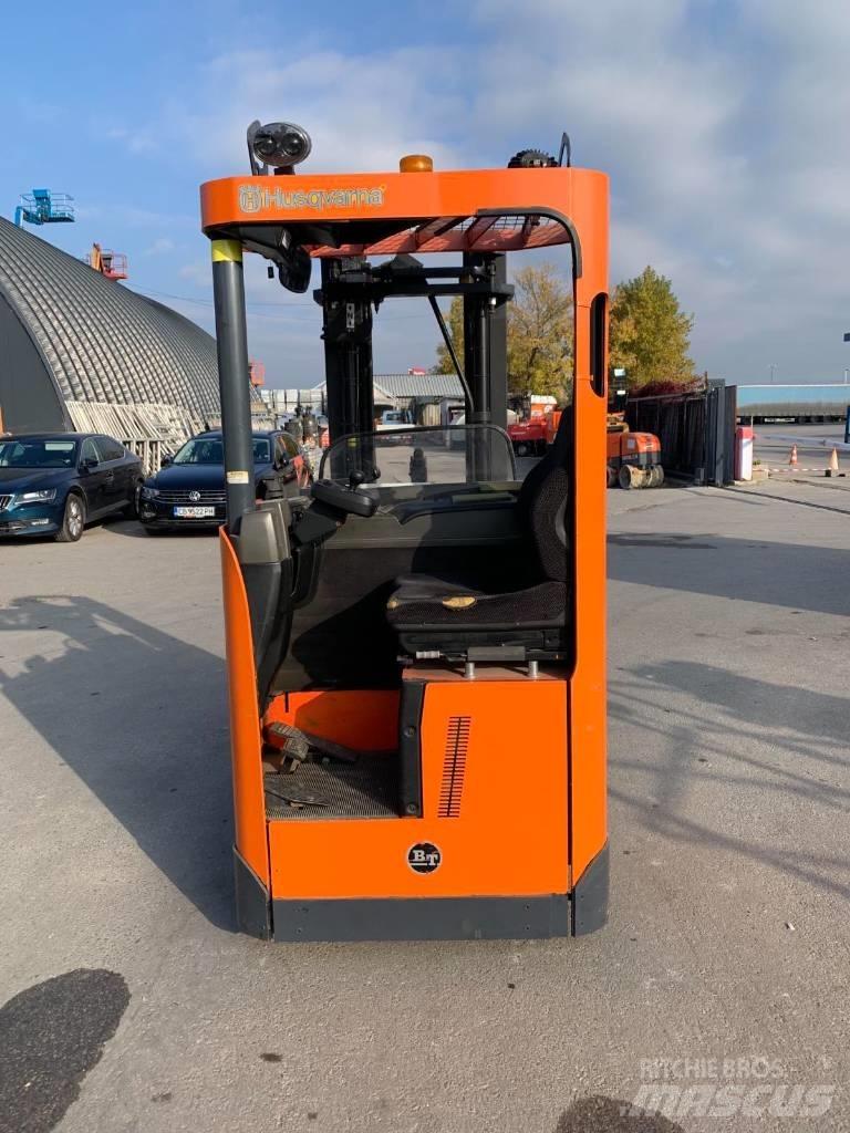 BT SRE 135 L Самоходные электроштабелёры
