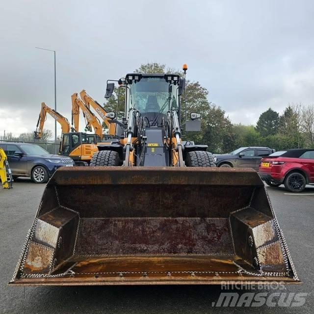 CASE 621GXT Фронтальные погрузчики