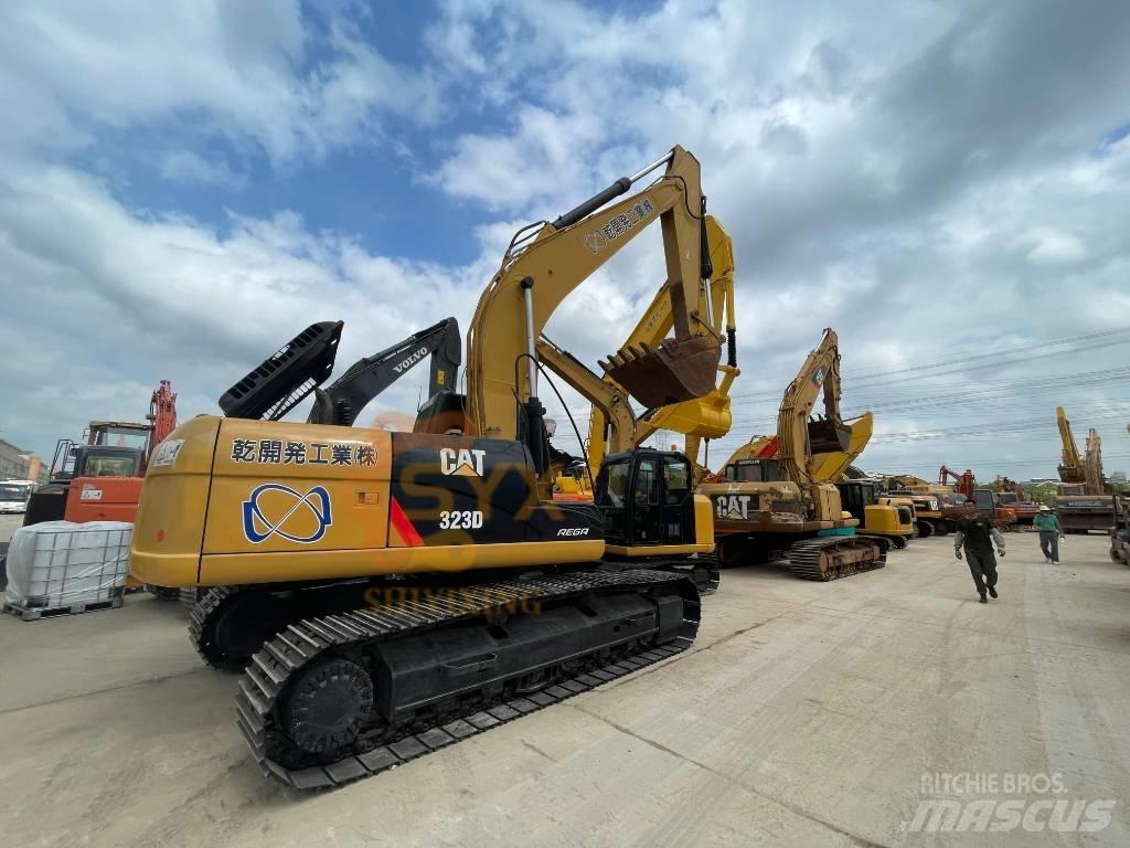 CAT 323D Гусеничные экскаваторы