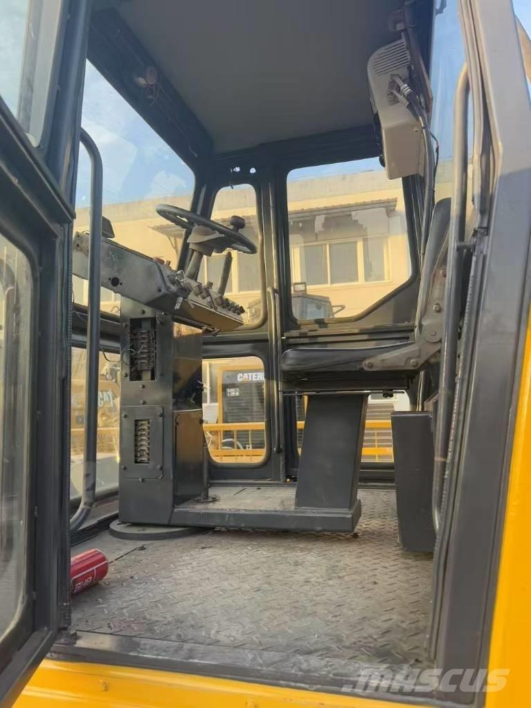 Dynapac CC 211 Грунтовые катки