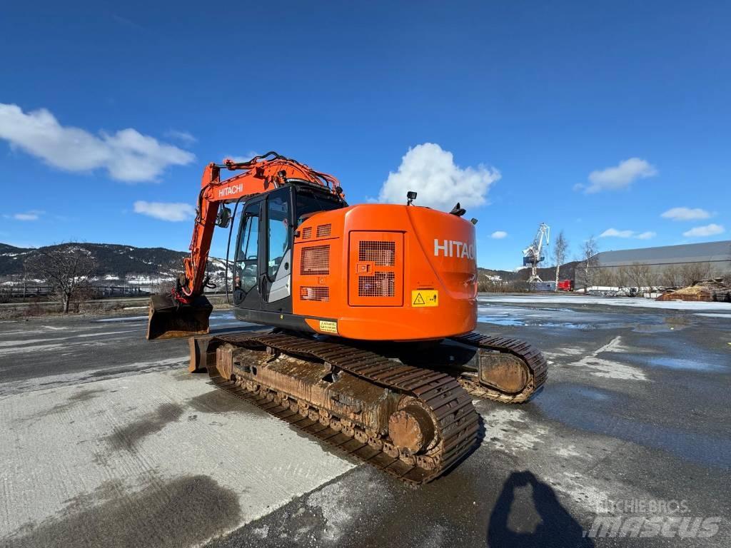 Hitachi ZX 225 US Гусеничные экскаваторы