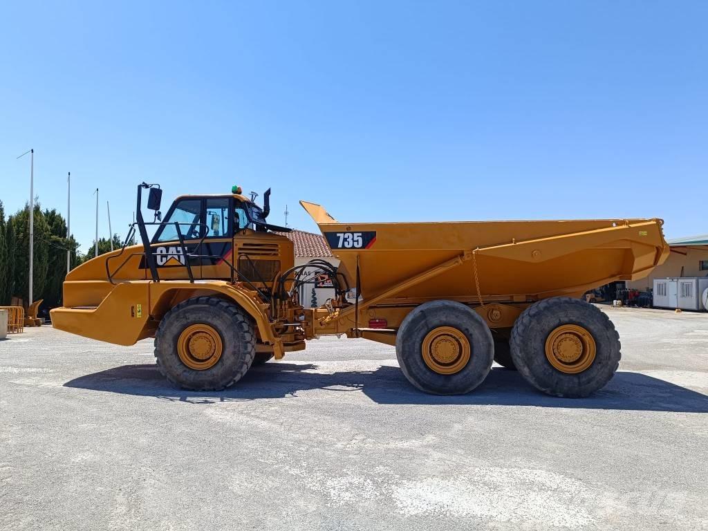 CAT 735 Шарнирно-сочленённые самосвалы