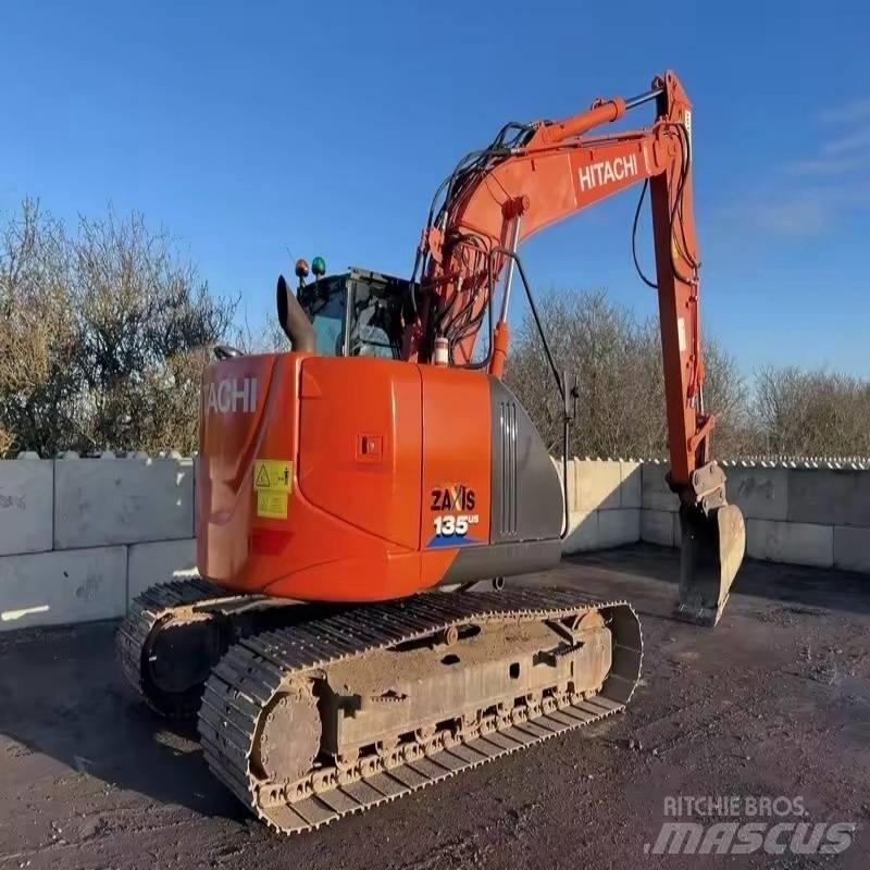 Hitachi ZX 135 Гусеничные экскаваторы