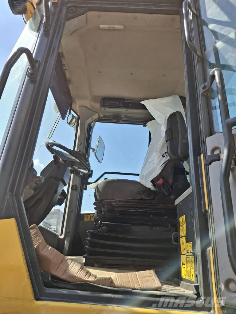 Komatsu WA 380-8 Малые погрузчики