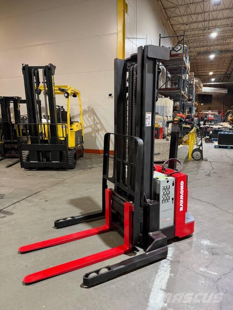 Raymond RSS40 Самоходные электроштабелёры