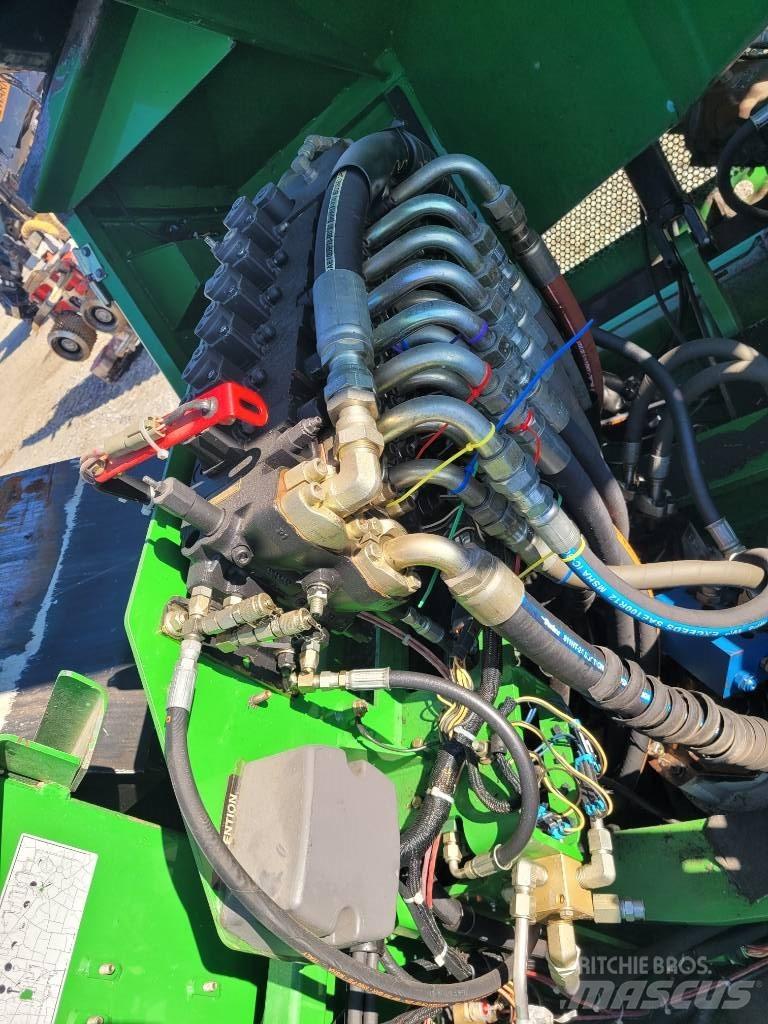 John Deere 853 Валочно-пакетирующие машины