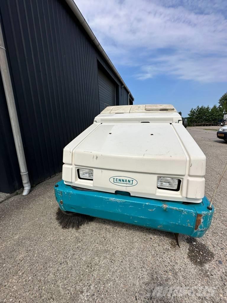 Tennant 8410 Вакуумные уборочные машины
