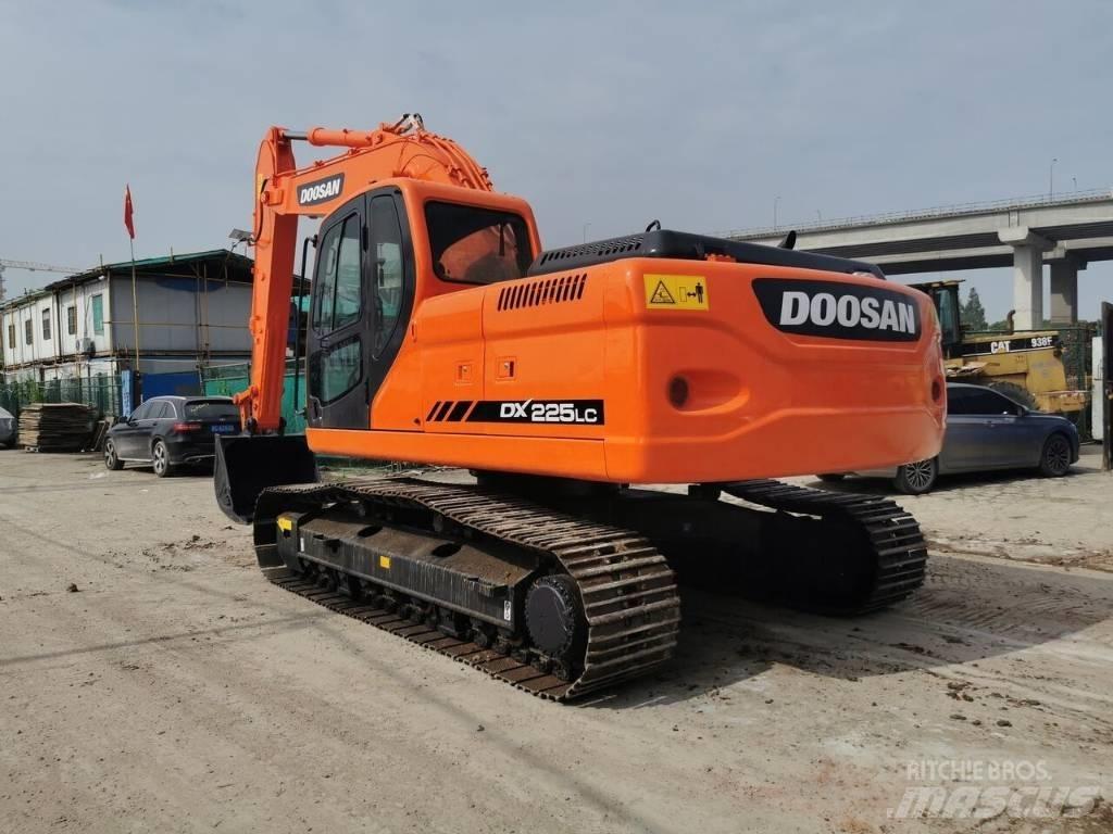Doosan DX 225 LC Гусеничные экскаваторы