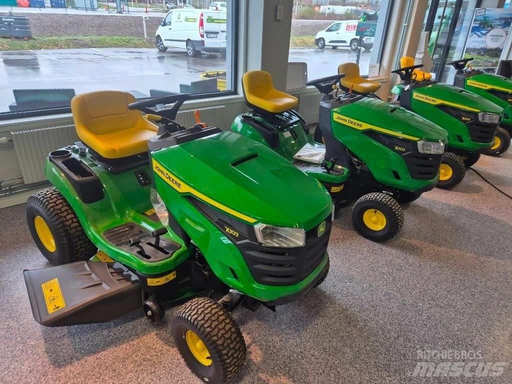 John Deere X 107 Самоходные газонокосилки