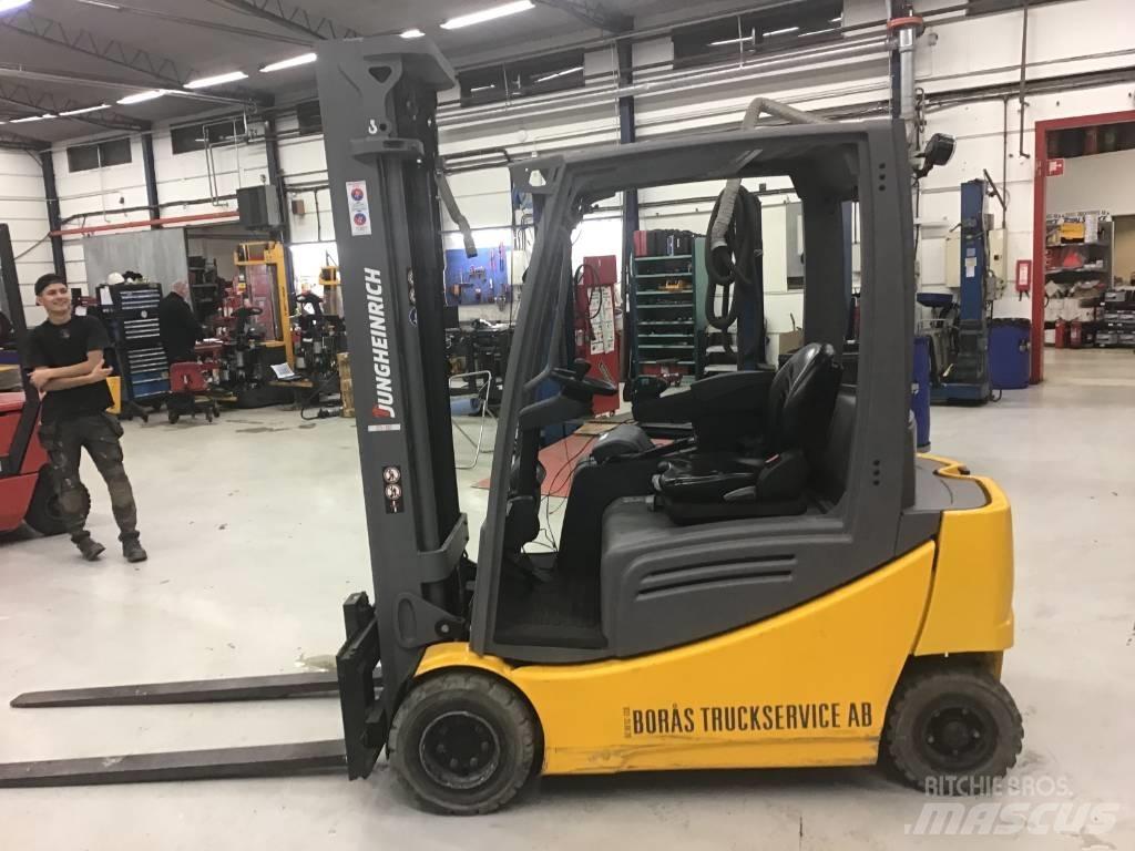 Jungheinrich EFG 320 Электропогрузчики