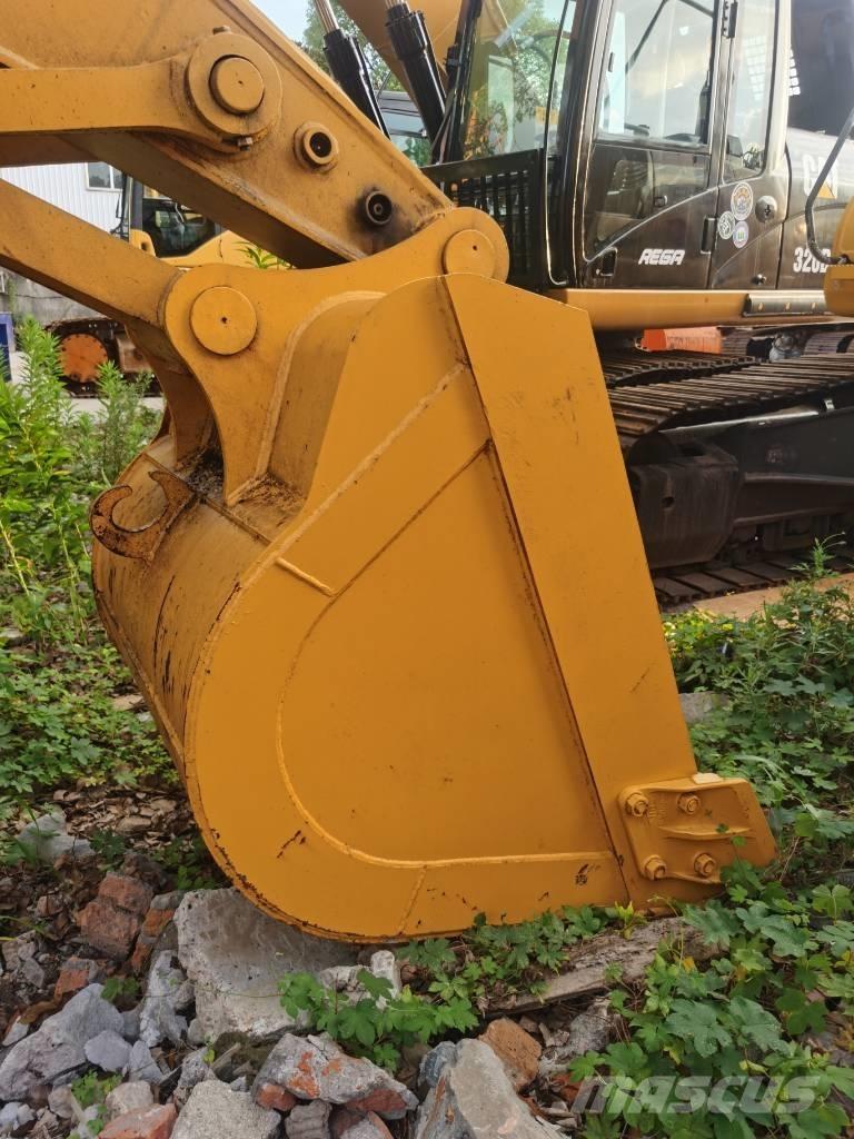 Komatsu PC 220-7 Гусеничные экскаваторы