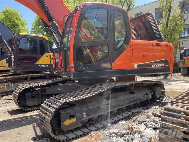 Doosan DX 225 LC Гусеничные экскаваторы