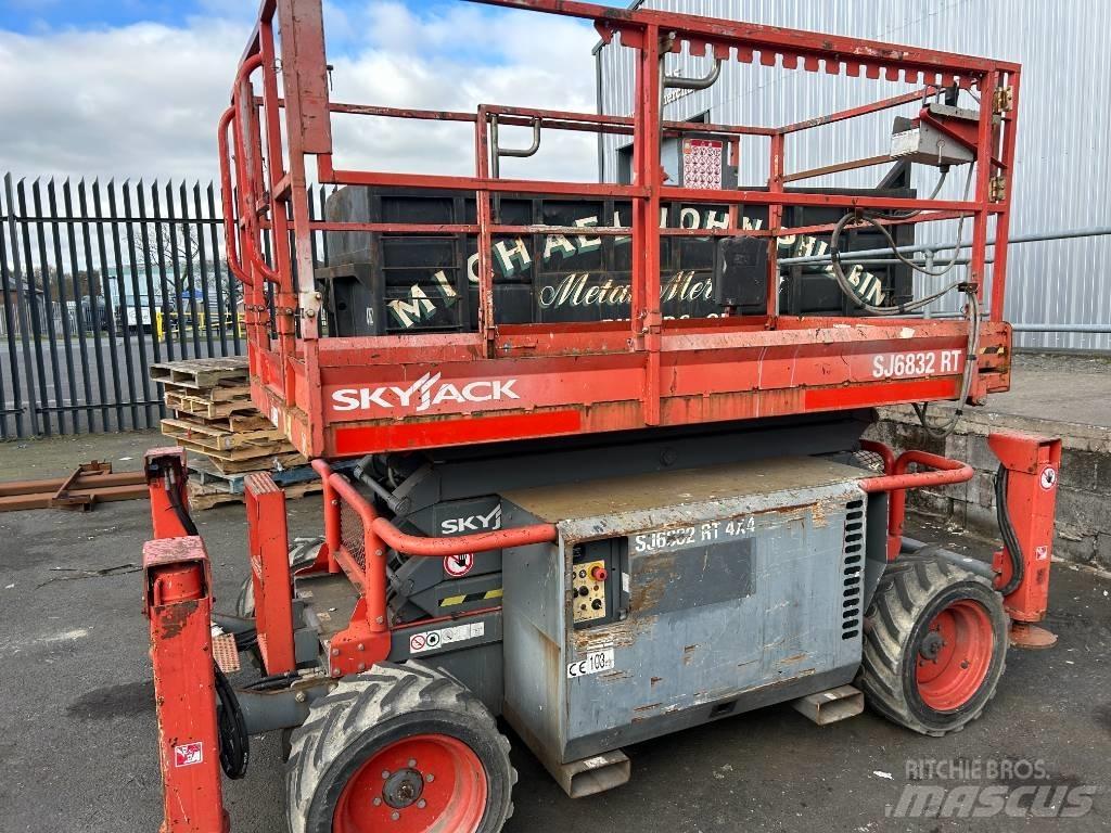 SkyJack SJ 6832 RT Ножничные подъемники