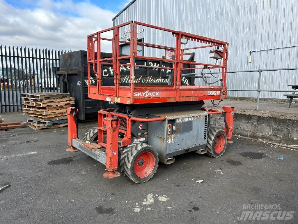 SkyJack SJ 6832 RT Ножничные подъемники