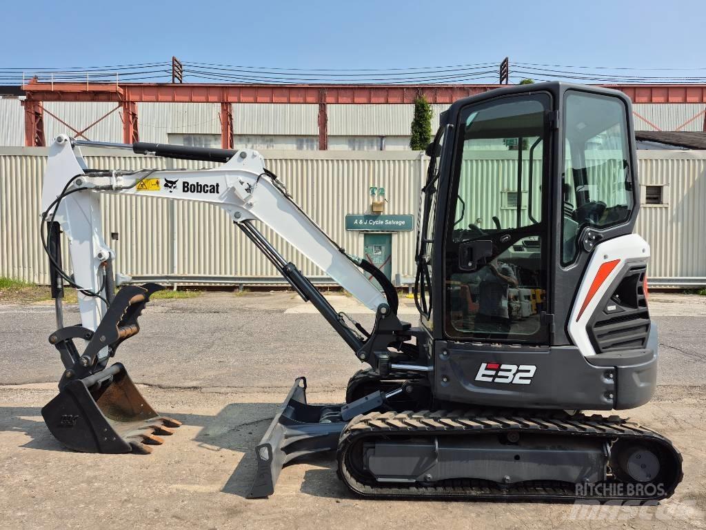 Bobcat E 32i Гусеничные экскаваторы