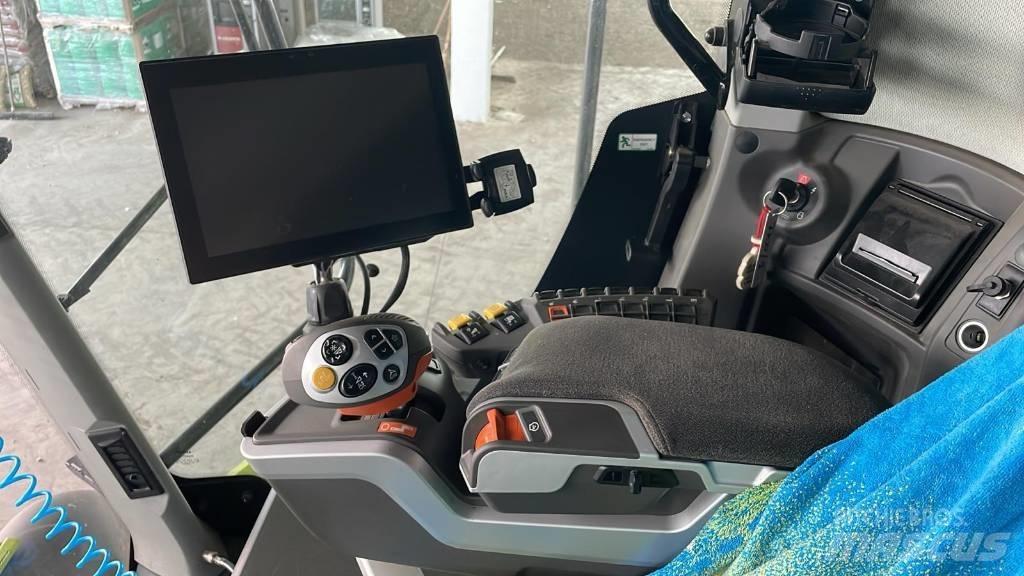 CLAAS LEXION 7700 TT Зерноуборочные комбайны