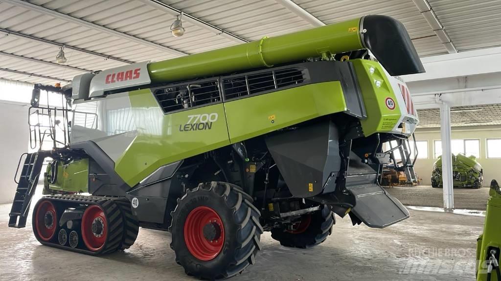 CLAAS LEXION 7700 TT Зерноуборочные комбайны