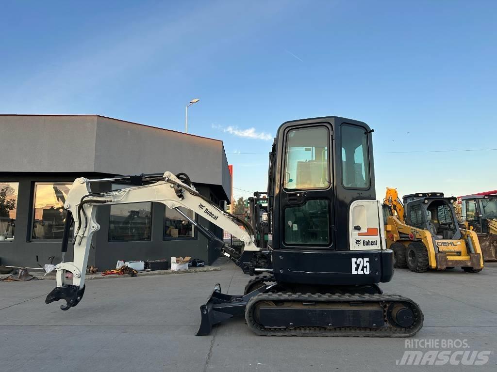 Bobcat E25EM Мини-экскаваторы