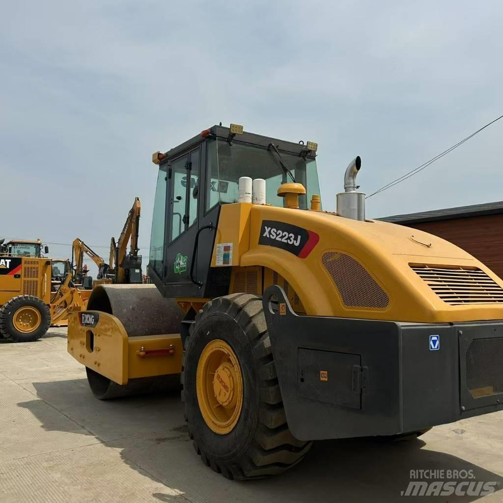 XCMG XS 223 J Грунтовые катки