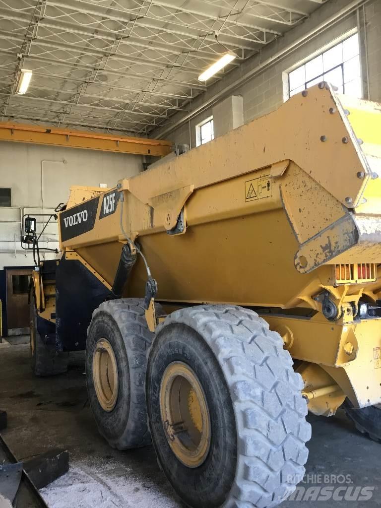 Volvo A 25 F Шарнирно-сочленённые самосвалы