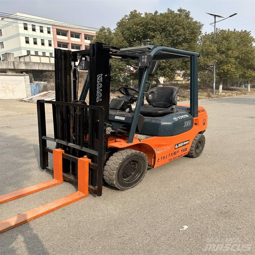 Toyota 02-7 FD F 30 Дизельные погрузчики
