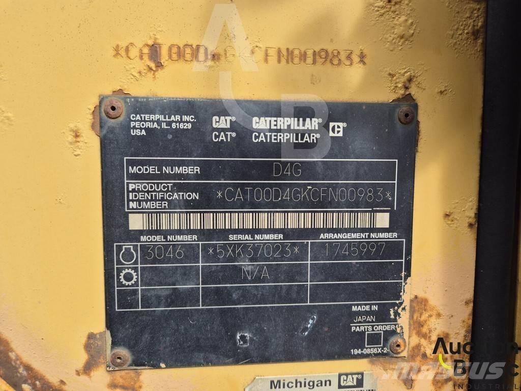 CAT D 4 G Гусеничные бульдозеры