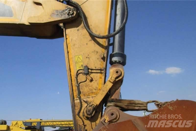 CAT 374FL Мини-экскаваторы