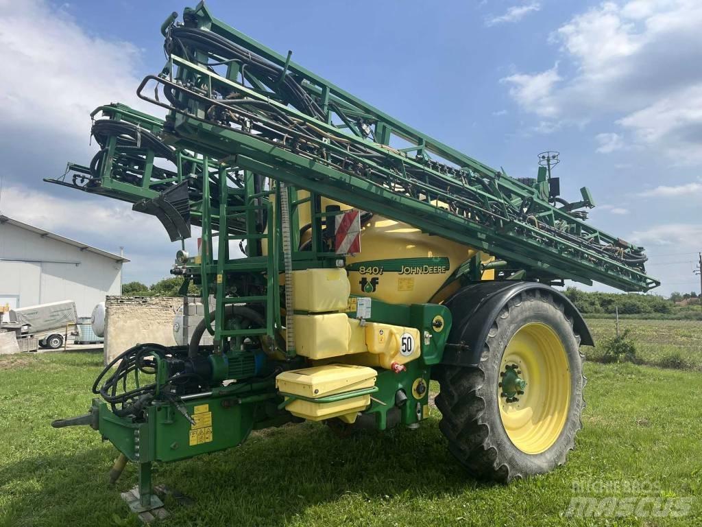 John Deere 840 i Прицепные опрыскиватели