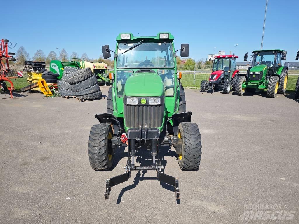 John Deere 4520 Коммунальные тракторы