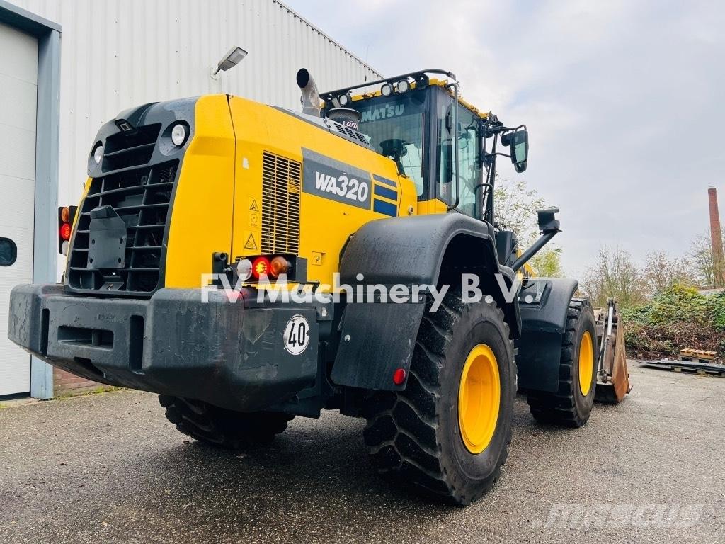 Komatsu WA320 Фронтальные погрузчики