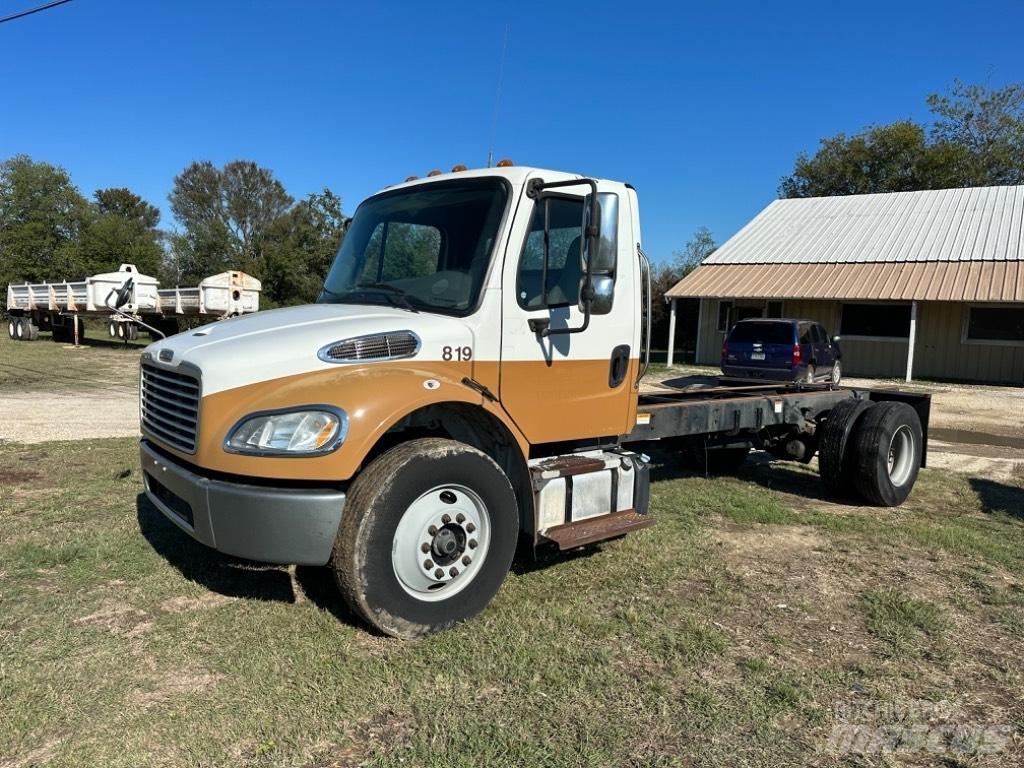 Freightliner M 106 Шасси с кабиной