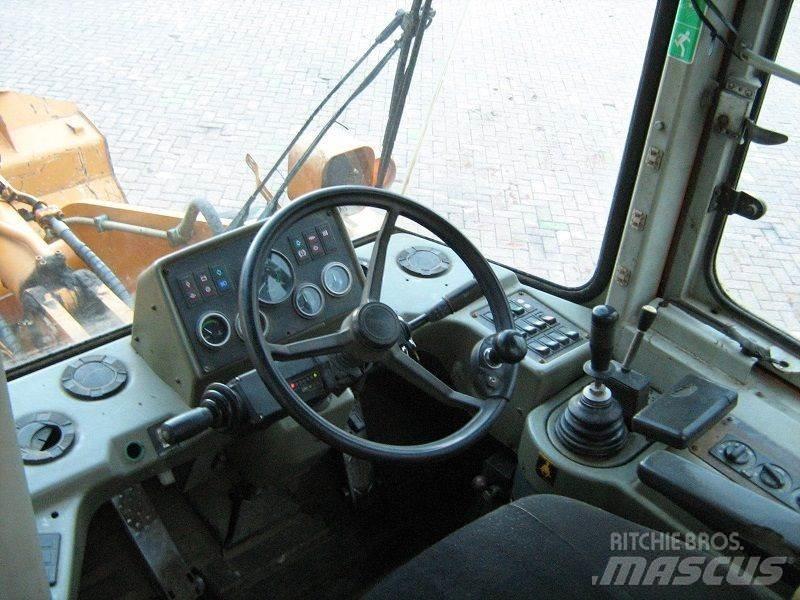 Hyundai HL740-3 Фронтальные погрузчики