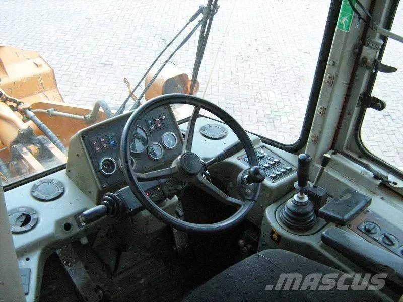Hyundai HL740-3 Фронтальные погрузчики