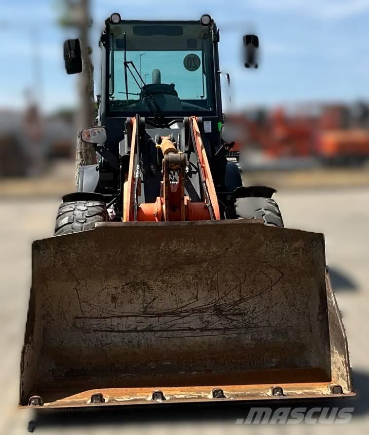 Komatsu WA 80-6 Фронтальные погрузчики