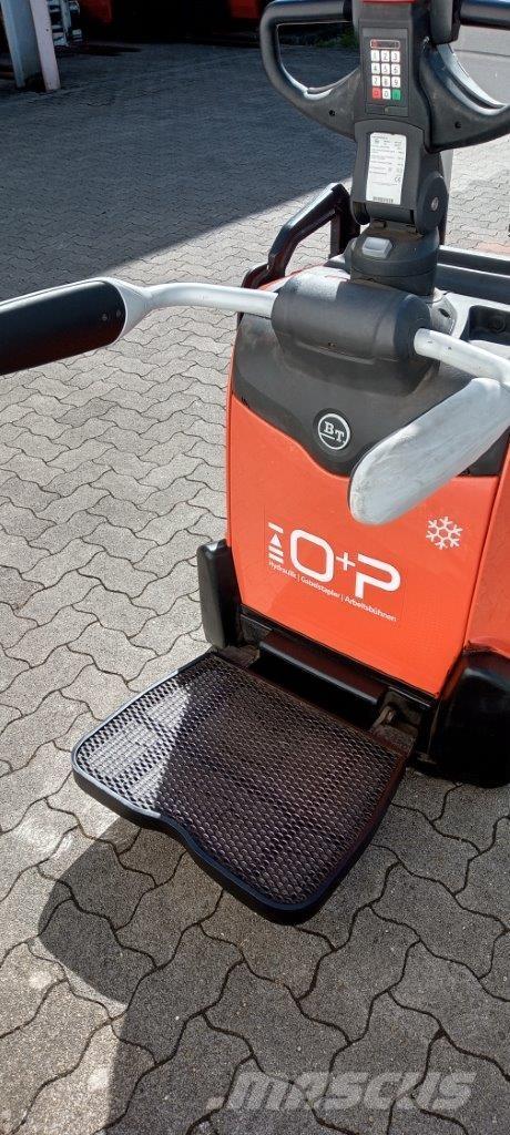 Toyota SPE140L Самоходные электроштабелёры