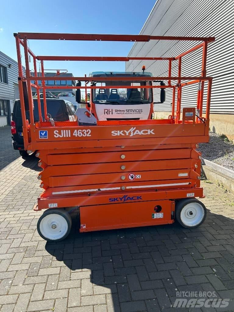 SkyJack SJ III 4632 Ножничные подъемники