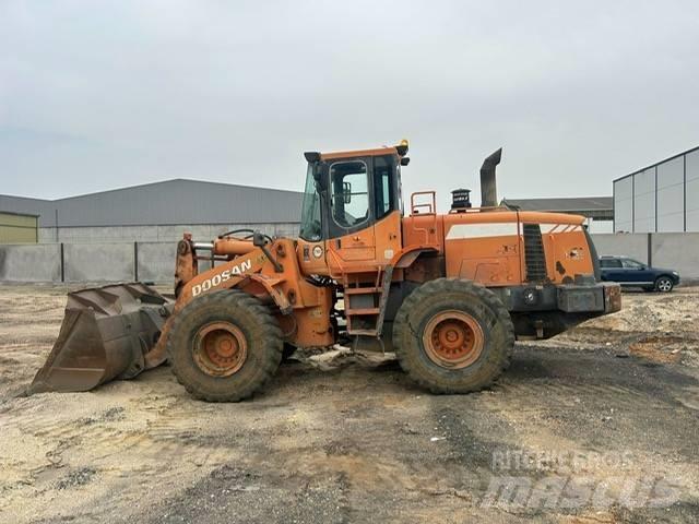 Doosan DL 300 Фронтальные погрузчики