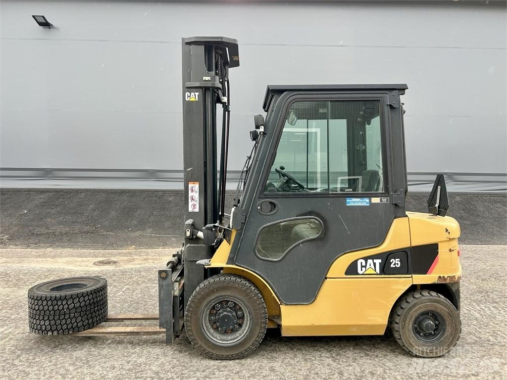 CAT DP 25 NT Дизельные погрузчики