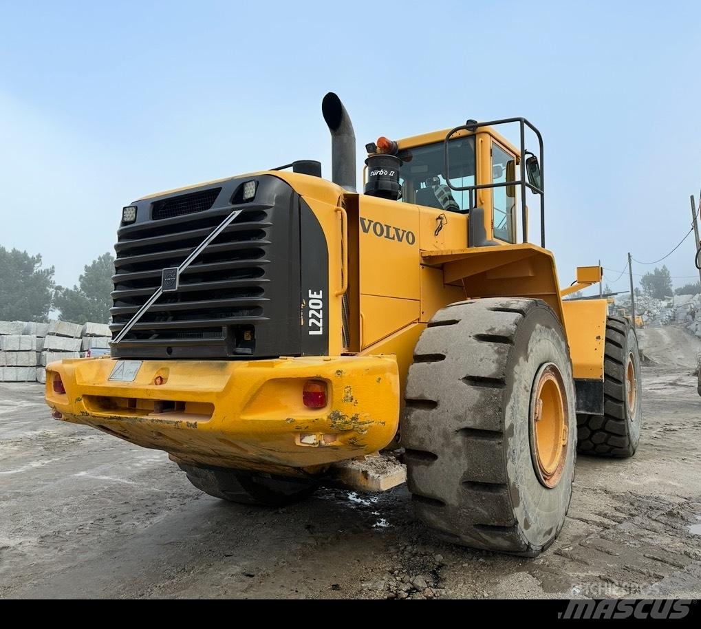 Volvo L 220 E Фронтальные погрузчики