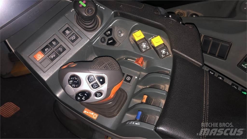 CLAAS AXION 810 Трактора
