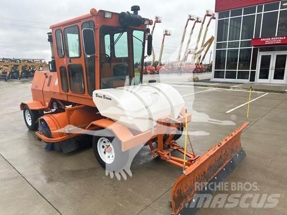 Broce RCT350 Вакуумные уборочные машины