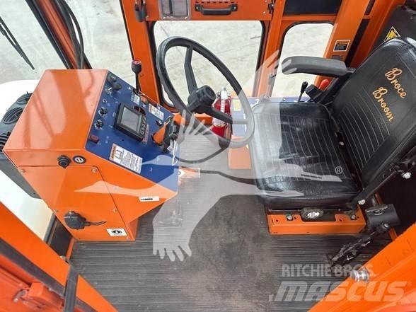 Broce RCT350 Вакуумные уборочные машины