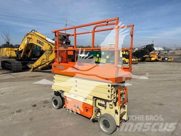 JLG 2632ES Ножничные подъемники