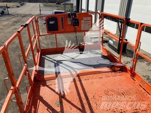 JLG 430LRT Ножничные подъемники