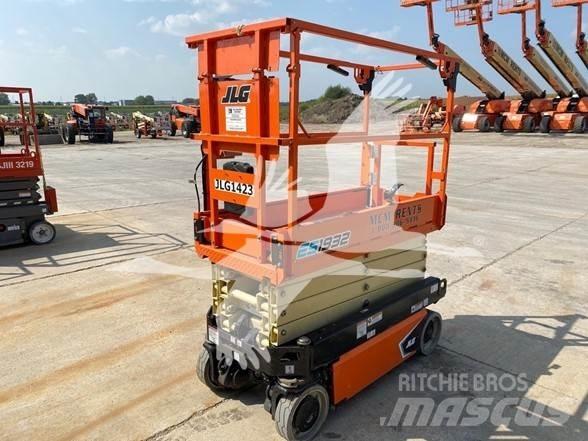 JLG ES1932 Ножничные подъемники